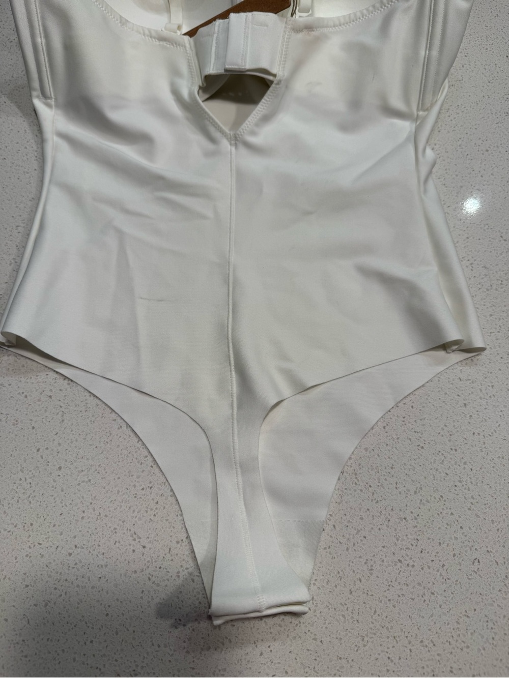 Skims Body Molded Underwire Thong Bodysuit Ivory Medium - Picture 15 of 16